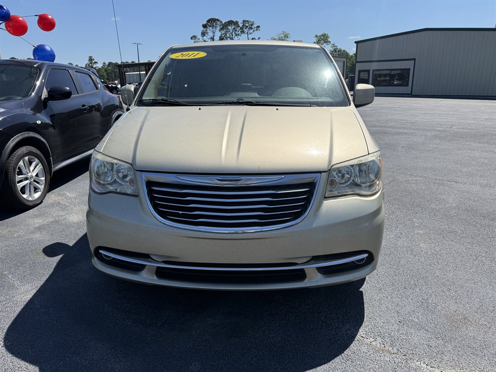 2011 Chrysler Town & Country Touring's photo